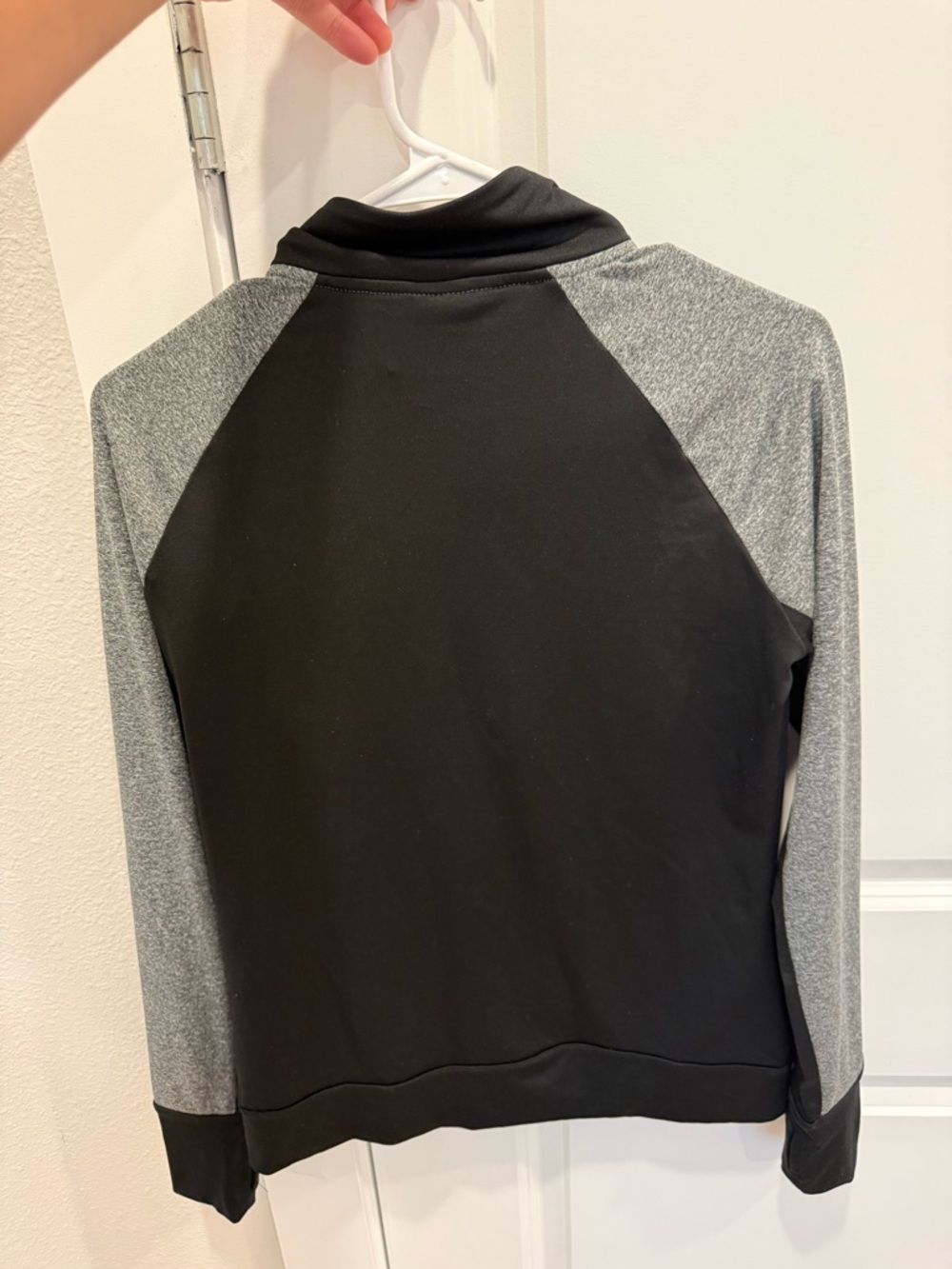 Aeropostale Women's Gray and Black Zip-Up Pullover - Picture 2 of 4